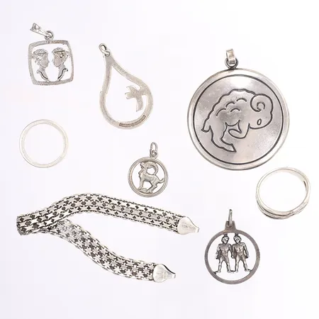 Diverse silver, delvis defekt, delvis gravyr, silver 830-925/1000 Vikt: 46,2 g