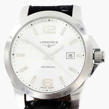 Herrur Longines Conquest, stål, quartz, Ø41mm, vit urtavla, datum sekundvisare, ref L3.759.4, läderband med original viklås 24cm, repor/hack på boett, kvitto på batteribyte Januari 2025, inga tillbehör. 