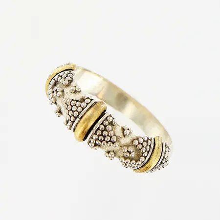 Ring stl 18, bredd 3-6mm, förgyllda detaljer, silver 925/1000. Vikt: 2,9 g