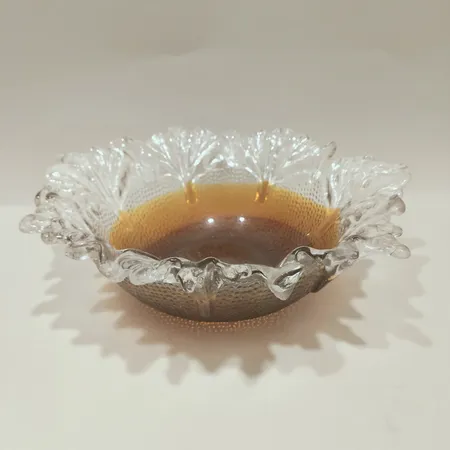 Skål, Humppila, Pertti Santalahti, Finland, höjd ca 11,5cm, bredd 35cm, bruntonat glas, repor, omärkt.  Skickas med postpaket.