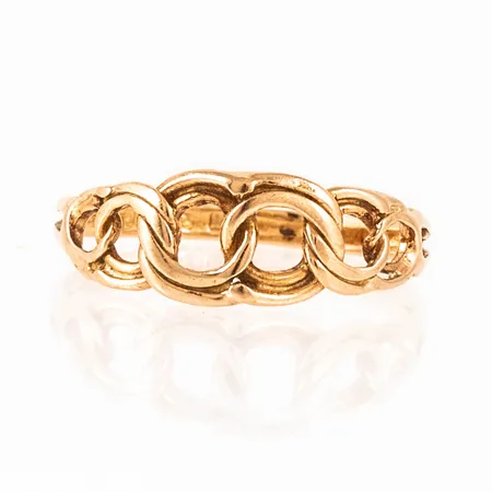 Ring Bismarck i 18K guld. Den är i storlek 16½, är 1,8 - 6,3 mm bred och väger 1,4g. Stämplad JRA, 18K & kattfot.