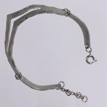 Armband, längd ca 17-19,5cm, bredd 5-20mm, tenn och metall Vikt: 0 g