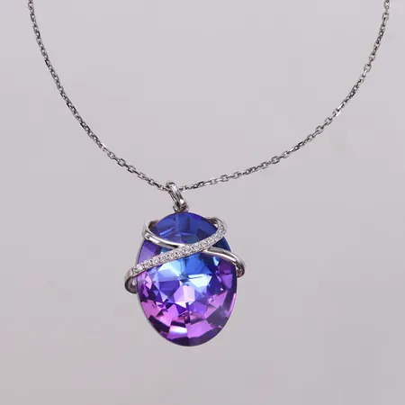 Collier, längd 60cm, med hänge i lila kristall med vita stenar, längd 34mm, Preciosa, Tjeckien, originalask, certifikat, rhodinerat 925/1000 silver Vikt: 10 g