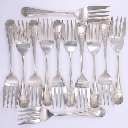12 dessertgafflar, 14,5cm, tillv. Birks, Kanada, gravyr, silver 925/1000 Vikt: 396 g