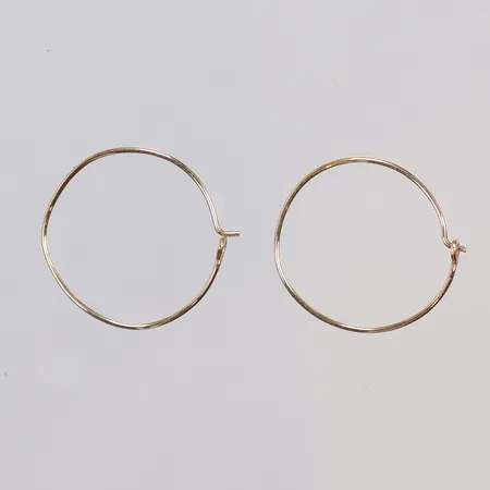 Ett par örhängen, Ø13mm, bredd 0,5mm, ojämna i formen, 18K  Vikt: 0,2 g