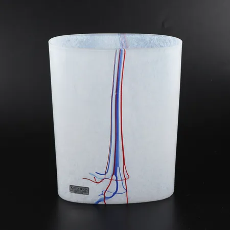 Vas Kosta Boda Bertil Vallien, höjd ca 17 cm. Skickas med postpaket.
