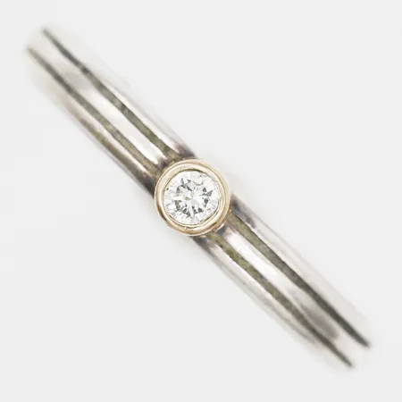 Ring, Pandora, med briljantslipad diamant ca 0,05ct, stl: 15¾, fattning i 18K guld, skena i silver Vikt: 3,3 g