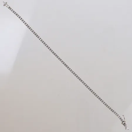 Rivierearmband med diamanter 83 x ca 0,02ct, totalt ca 1,66ctv, 17,5cm, bredd: 2,1mm, vitguld, 18K Vikt: 7 g