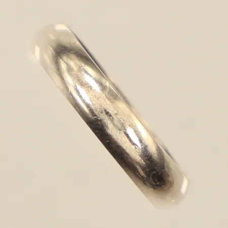 Ring, stl 18, bredd ca 4mm, 925/1000 silver  Vikt: 3,1 g