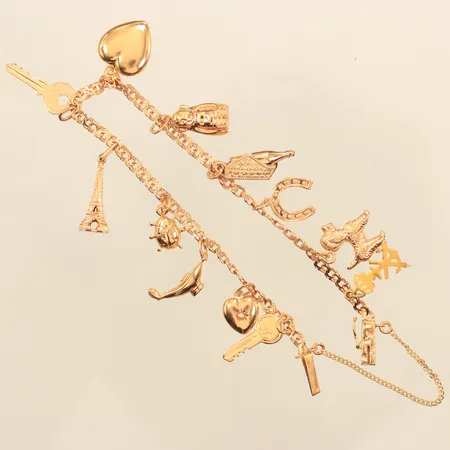 Armband Bismarck med tolv berlocker, en berlock ej i guld, längd 18cm, bredd 2,8mm, 18K, bruttovikt 10,4g Vikt: 10,4 g