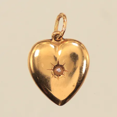 Hänge hjärta, pärla, längd 17mm, bredd 11,8mm, 18K Vikt: 0,9 g