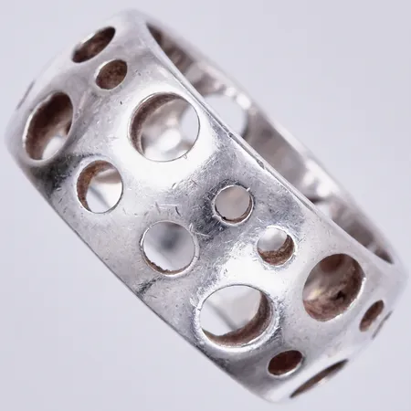 Ring, stl: 17½, bredd: ca 10mm, 925/1000 silver  Vikt: 8,1 g