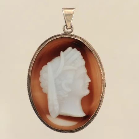 Hänge, camé, längd 45mm, bredd ca 29mm, ostämplad, silver  Vikt: 10,2 g