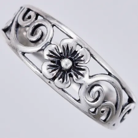 Ring, stl. 18½, bredd: ca 4-7mm, 925/1000 silver Vikt: 2,1 g