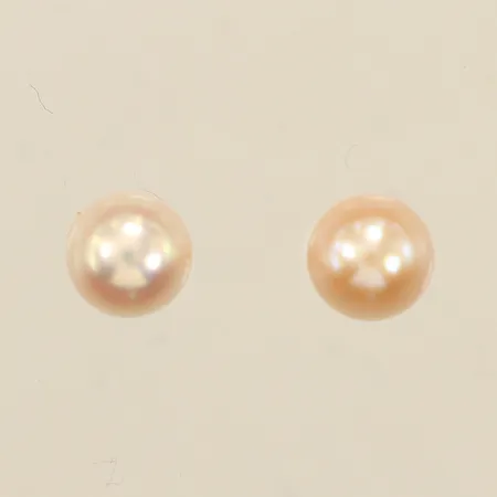 Ett par örhängen med odlade pärlor, Ø7,5mm, något olika nyanser, 18K Vikt: 2 g
