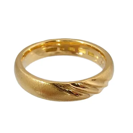 Ring, 18K guld, Guldsmed Björn Nilsson AB (GBON), Kristianstad, Ø16¼ mm, bredd 4 mm, invändig gravyr Vikt: 5,4 g