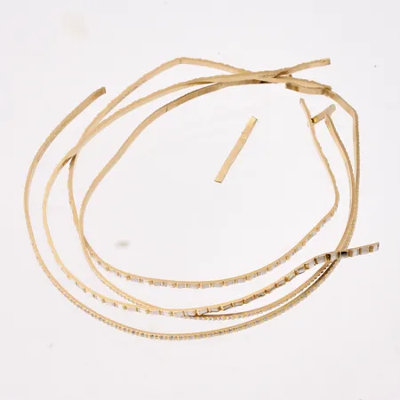 Diverse defekt guld, 18K, vikt 11g.