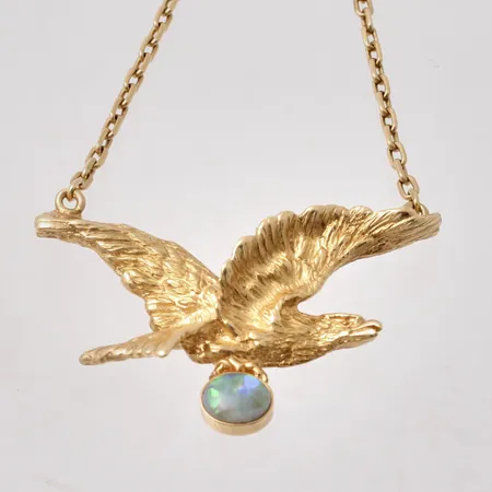 Collier i 18K guld, 41,5cm, Ankar, bredd 3mm, hänge mått 35x59mm, 1st Opal, mått 7,6x9,5mm, vikt 37,64g.