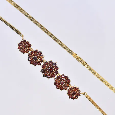 Collier med troligen granater, 45,5 cm, bredd länk 3 mm, förgyllt, silver 830/1000. Vikt: 20,2 g
