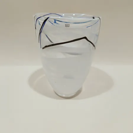 Vas, Kosta Boda, "Contrast", design Anna Ehrner, höjd 20 cm, Ø15cm,  Skickas med postpaket.