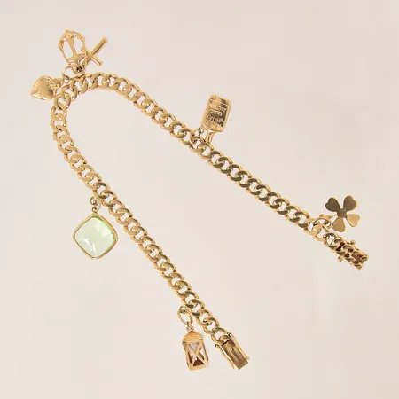 Armband med fem berlocker, längd 20,5cm, bredd 5mm, ena låsåttan något slapp, 18K  Vikt: 20,4 g