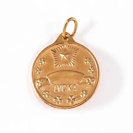 Hänge, Lyckopenningen Ø 15 mm i 18K guld. En lyckoamulett som ges till någon man håller av med en önskan om lycka och välgång i livet. Vikt: 2,0g.