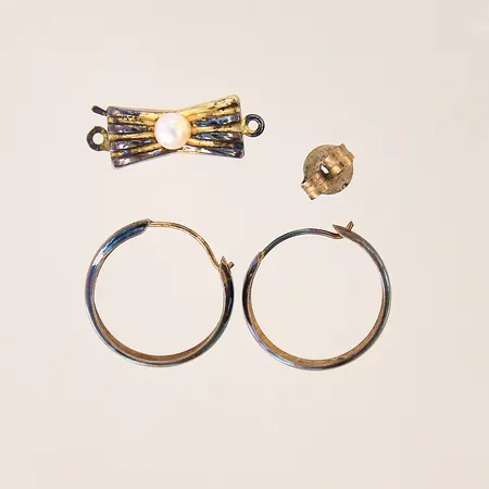 Silversmycken, odlad pärla, udda, oxiderade, skeva, silver 830-925/1000 Vikt: 1,8 g