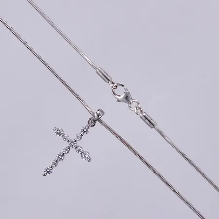 Kedja, längd: ca 42,5cm, bredd: ca 2mm, hänge, längd: 2,5cm, bredd: ca 2-15mm, 925/1000 silver Vikt: 6,5 g