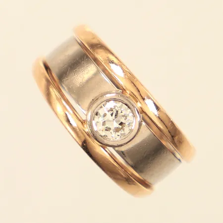 Ring, diamant ca0,38ct, stl 17½, tvåfärgad, bredd 2,9-10,5mm, 18K Vikt: 13,9 g
