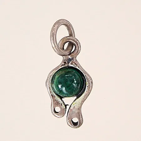 Hänge med grön sten, 18x7mm, silver 925/1000 Vikt: 0,9 g