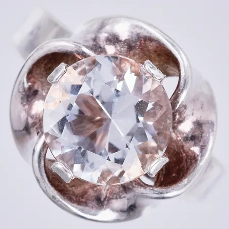 Ring med vit sten, stl: 17½, bredd: ca 2-15mm, ALTON, år 1975, 925/1000 silver Vikt: 5,8 g