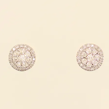 Ett par örhängen, diamanter 2xca0,01ct, 50xca0,005ct, Ø8,9mm, GHA, 18K Vikt: 2,1 g