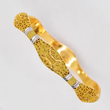 Armring, Ø 62mm, bredd 9,7mm, filigranarbete, skev skena, 21K Vikt: 12,6 g