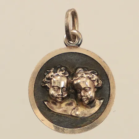Hänge, längd inkl ögla 22mm, bredd ca 16mm, 925/1000 silver Vikt: 2,7 g