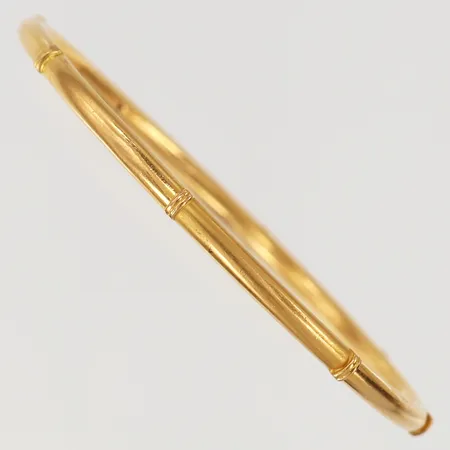 Armring, Ø61mm, bredd 3,2mm, något skev, 22K.  Vikt: 10,1 g