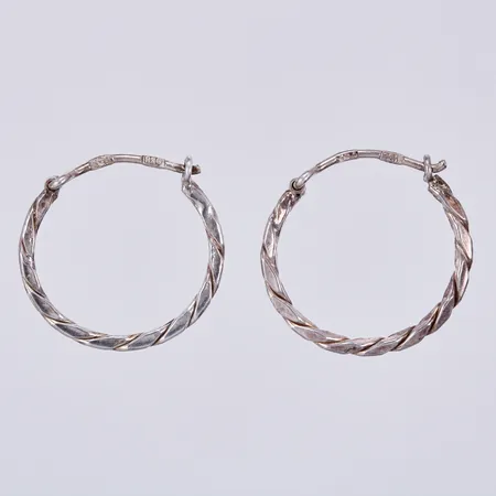Ett par örhängen, Creoler, Ø ca 18mm, bredd: ca 1mm, 830/1000 silver  Vikt: 1,9 g
