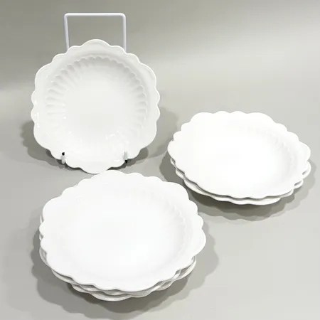 6 Assietter Villeroy & Boch, något djupa, Ø16,5cm, höjd ca 3cm, vitt benporslin, obetydliga repor  Skickas med postpaket.