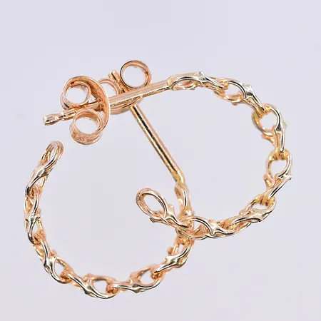Ett par örhängen Bismarck, längd 12 mm, bredd 3 mm, 18K. Vikt: 1,3 g
