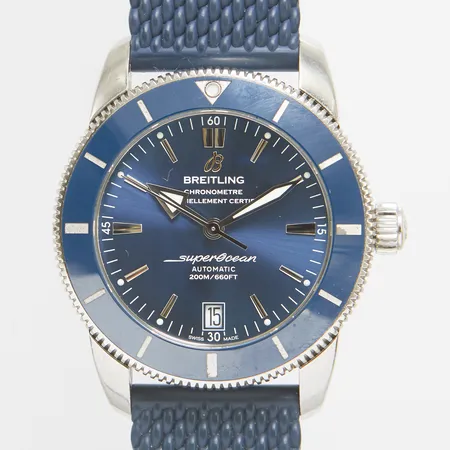 Herrur Breitling Superocean Heritage, stål, automatisk, 42mm, ref: AB2010, snr: 5004500, Cal. B20, verknr: 5004500, safirglas, datum, skadad dykring, gummiband, ej klippbar del stor, viklås med bygelspänne, inga tillbehör.  Vikt: 0 g