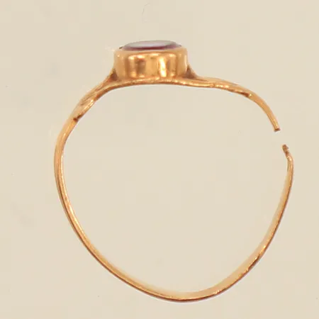 Ring med sten, defekt, 18K Vikt: 1,3 g