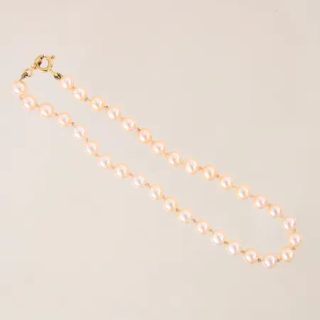 Armband med odlade sötvattenpärlor, längd 20,5cm, bredd 5mm, lås i 18K, bör träs om, bruttovikt: 4,9g Vikt: 5 g