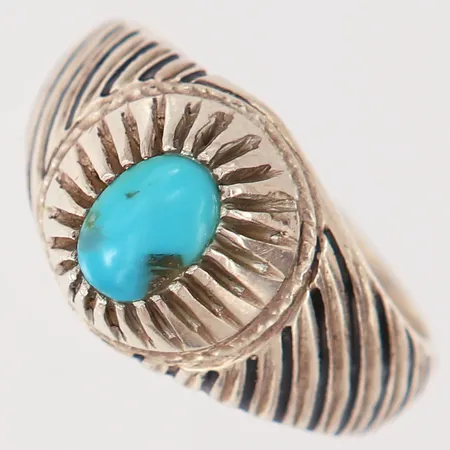 Ring med turkos, stl: 20¼, bredd 4-13mm, silver 925/1000.  Vikt: 6,7 g