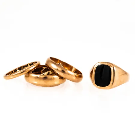 Diverse defekt/graverat guld i 18K. Vikt: 26,5g. 