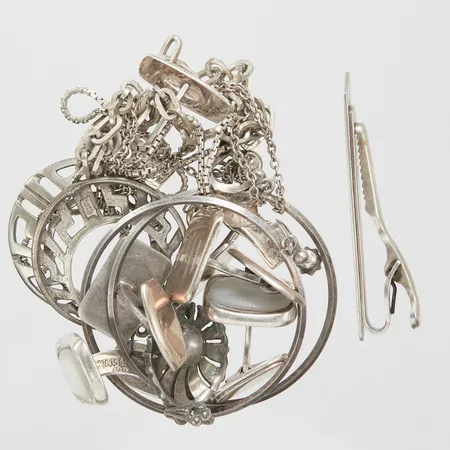 Diverse silver, skadat, monogramgravyr, stenar, imitationspärla, bruttovikt 73,8g Vikt: 73,8 g