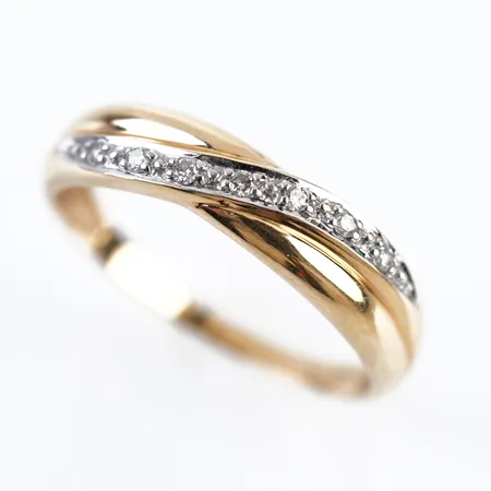 Ring m diamanter, stl 19(60), bredd 5mm, 18k Vikt: 2,2 g