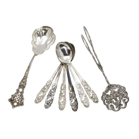 Diverse silverbestick, olika modeller, bruksskick  Vikt: 131,5 g