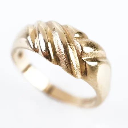 Ring, stl 19½(60), bredd 9mm, 18k Vikt: 4,6 g