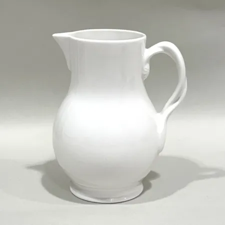 Mjölkkanna med handtag, Villeroy & Boch, Country Heritage, höjd 13cm, vitt benporslin, inga anmärkningar  Skickas med paket.