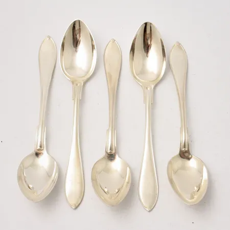 5st dessert skedar i silver, 15cm, modell Svensk spetsig, 830/1000, tillverkad av Guldsmedsaktiebolaget I Stockholm, år 1922, vikt 110,5g.