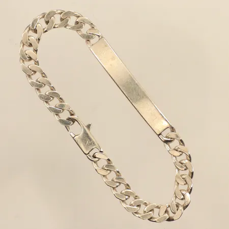 Armband med bricka, längd 19,5cm, bredd ca 6,4-7mm, Guldfynd, 925/1000 silver  Vikt: 19,8 g